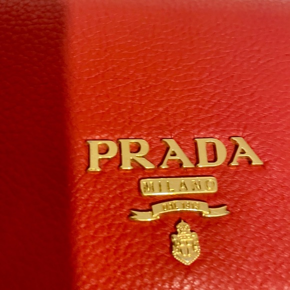 Prada wallet on chain. 100 💯 authentic - Picture 9 of 10